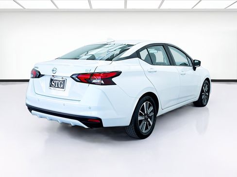 Used 2022 Nissan Versa SV image 4