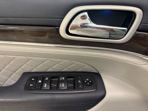 Used 2021 Jeep Grand Cherokee Summit AWD/4WD image 26