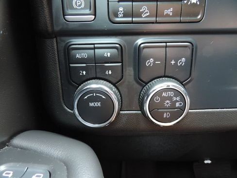 Certified 2025 Chevrolet Tahoe Z71 w/ Comfort Package AWD/4WD image 31
