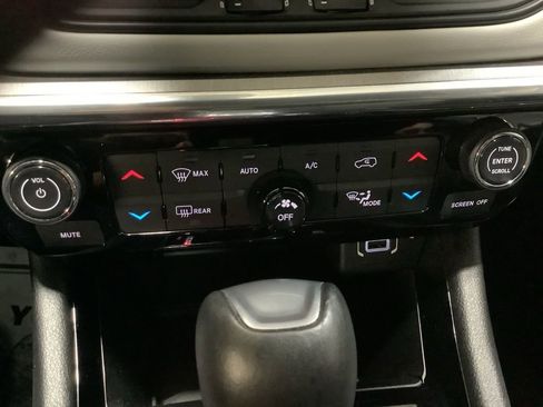 Used 2023 Jeep Compass Limited image 32