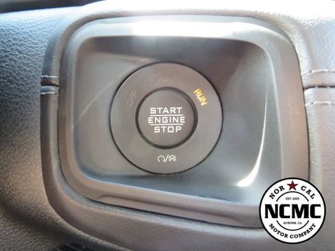 Used 2024 Jeep Wrangler Unlimited Rubicon w/ Technology Group AWD/4WD image 33