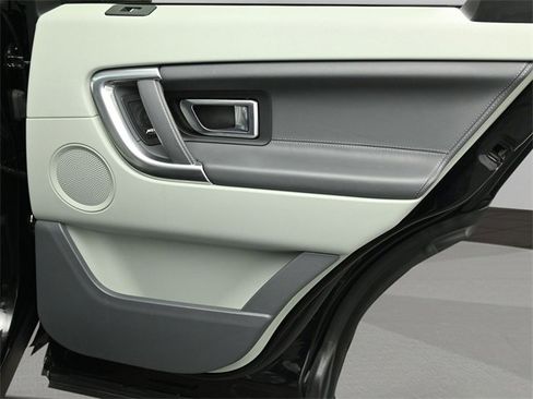 Used 2018 Land Rover Discovery Sport HSE Luxury image 16