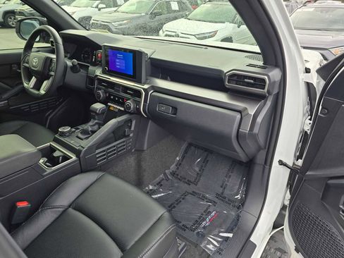 Certified 2025 Toyota 4Runner TRD Off-Road image 12