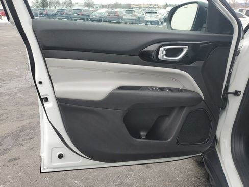 Used 2022 Jeep Compass Limited image 22