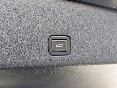 Used 2023 Cadillac XT6 Luxury image 34