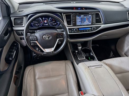 Used 2018 Toyota Highlander XLE image 17