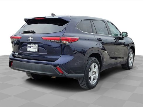 Used 2023 Toyota Highlander LE image 4