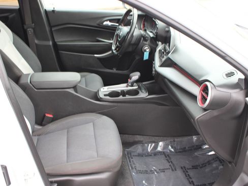 Used 2024 Chevrolet Trax RS w/ Driver Confidence Package FWD image 23