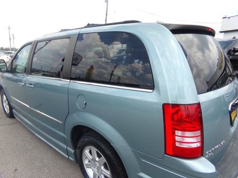 Used 2010 Chrysler Town & Country Touring FWD image 19