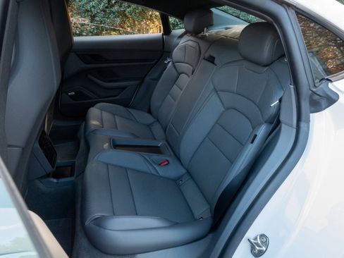 Used 2022 Porsche Taycan image 36