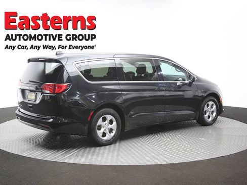 Used 2017 Chrysler Pacifica LX w/ Tire & Wheel Group FWD image 40