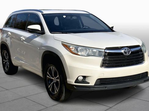 Used 2016 Toyota Highlander XLE image 2