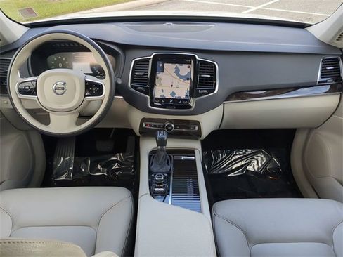 Used 2017 Volvo XC90 T6 Momentum w/ Vision Package image 15