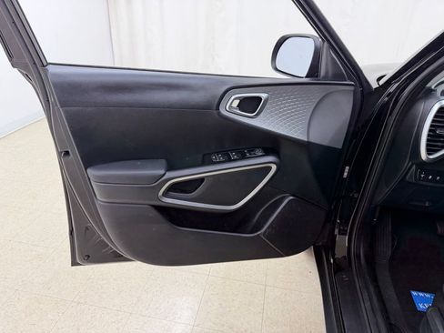 Used 2025 Kia Soul LX FWD image 17