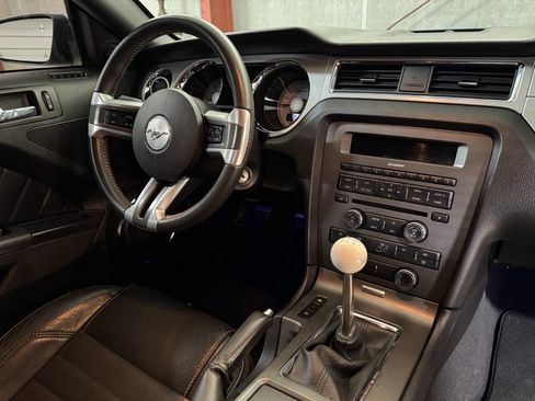 Used 2010 Ford Mustang GT Premium image 28