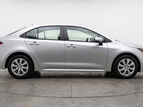 Used 2025 Toyota Corolla LE FWD image 11