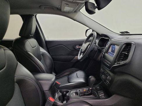 Used 2019 Jeep Cherokee Latitude Plus w/ Comfort/Convenience Group AWD/4WD image 21