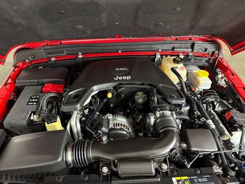 Used 2018 Jeep Wrangler Sport AWD/4WD image 13
