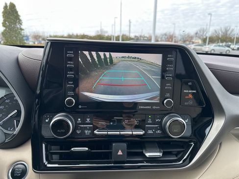 Certified 2020 Toyota Highlander XLE image 21