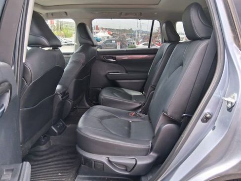 Certified 2021 Toyota Highlander Platinum image 6