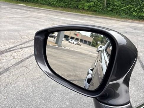 Used 2019 Chrysler Pacifica Touring-L Plus FWD image 21