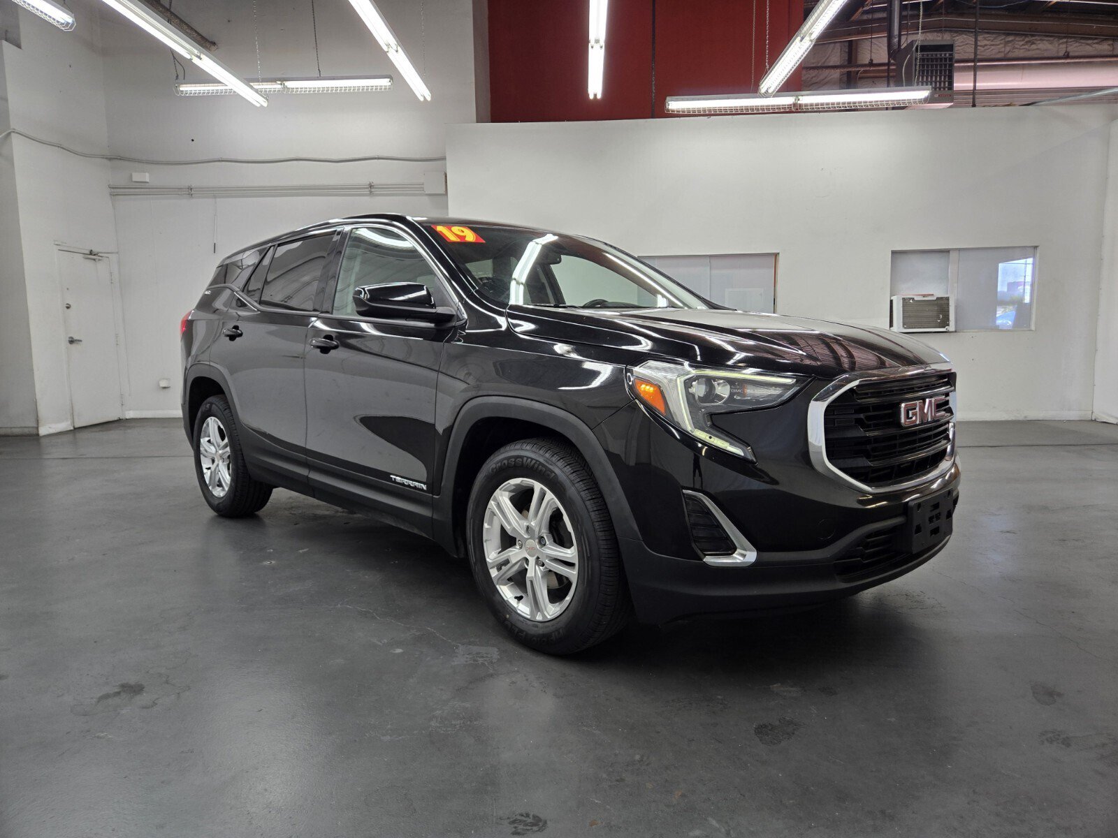 Used 2019 GMC Terrain SLE w/ LPO, Floor Liner Package FWD image 4