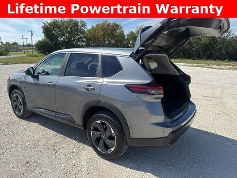 Used 2024 Nissan Rogue SV image 5