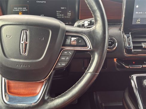 Used 2019 Lincoln Navigator Reserve image 36