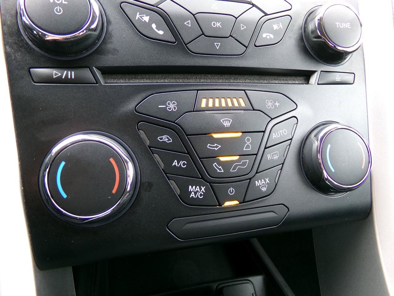 Used 2014 Ford Fusion SE FWD image 22