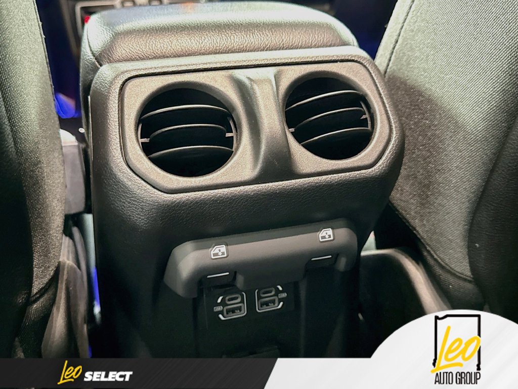 Used 2024 Jeep Gladiator Rubicon w/ Technology Group AWD/4WD image 28