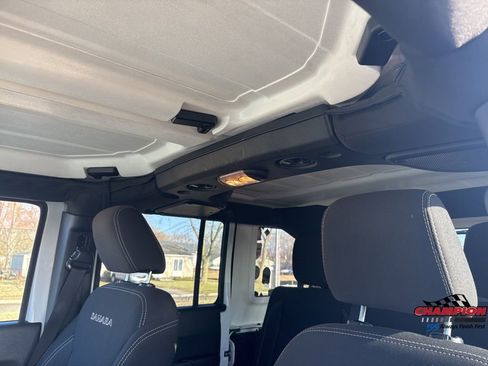 Used 2018 Jeep Wrangler Unlimited Sahara image 22