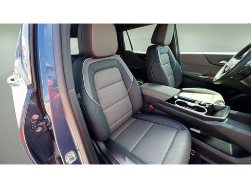 New 2026 Chevrolet Equinox LT w/ Convenience Package II AWD/4WD image 32