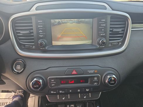 Used 2020 Kia Sorento EX image 17