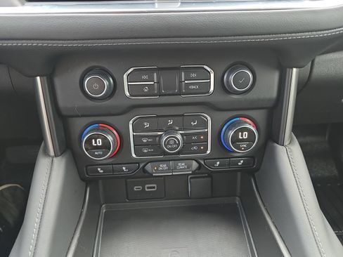 Used 2024 Chevrolet Tahoe Z71 w/ Luxury Package AWD/4WD image 28