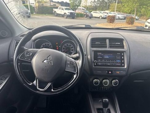 Used 2018 Mitsubishi Outlander Sport SE image 4