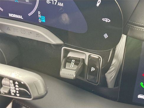 Certified 2025 Porsche Taycan AWD/4WD image 24