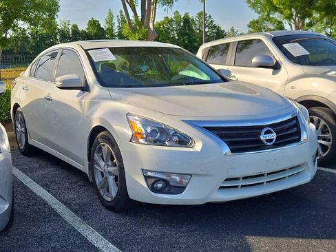 Used 2014 Nissan Altima 2.5 SL w/ Technology Package FWD image 2
