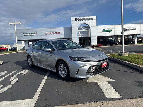 Used 2025 Toyota Camry LE image 2