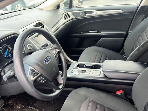 Used 2017 Ford Fusion SE FWD image 16