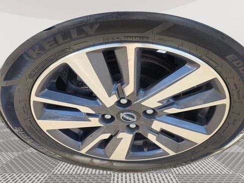 Used 2023 Nissan Versa SV image 11