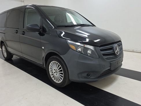 Used 2023 Mercedes-Benz Metris Passenger image 2