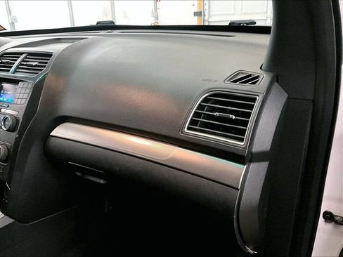 Used 2018 Ford Explorer XLT AWD/4WD image 15
