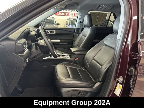 Used 2023 Ford Explorer XLT w/ Equipment Group 202A AWD/4WD image 4