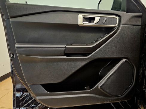 Used 2023 Ford Explorer 4WD w/ Class IV Trailer Tow Package image 10