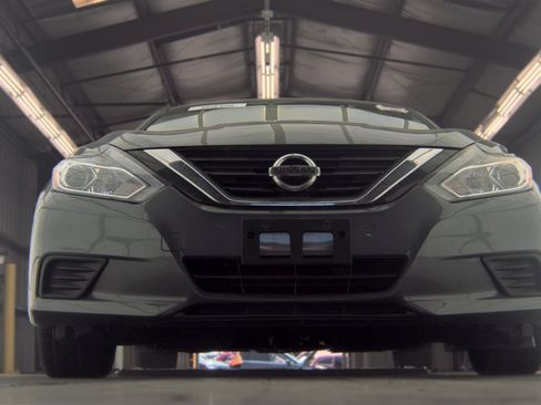 Used 2017 Nissan Altima 2.5 S w/ Power Driver Seat Package FWD image 3