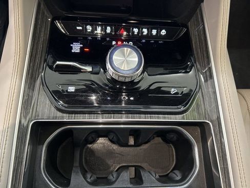 Used 2022 Jeep Wagoneer Series III w/ Premium Group I image 14