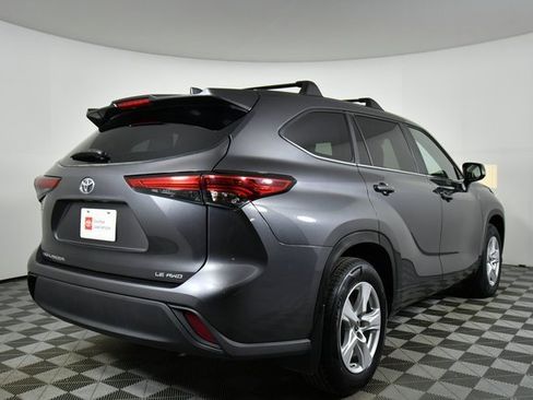 Used 2023 Toyota Highlander LE image 11