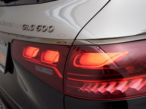 Used 2025 Mercedes-Benz Maybach GLS 600 4MATIC image 14