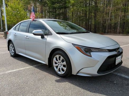 Used 2026 Toyota Corolla LE image 2