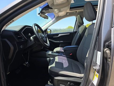 Used 2022 Ford Escape SE w/ SE Sport Appearance Package AWD/4WD image 3